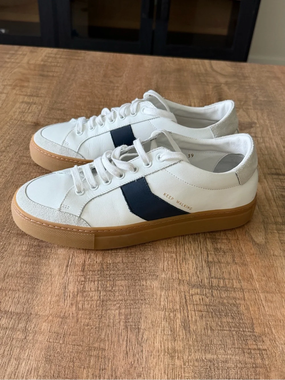 Me+Em Trainer White Leather Low-Top Sneakers with Navy Accent and Gum Sole Sz 39